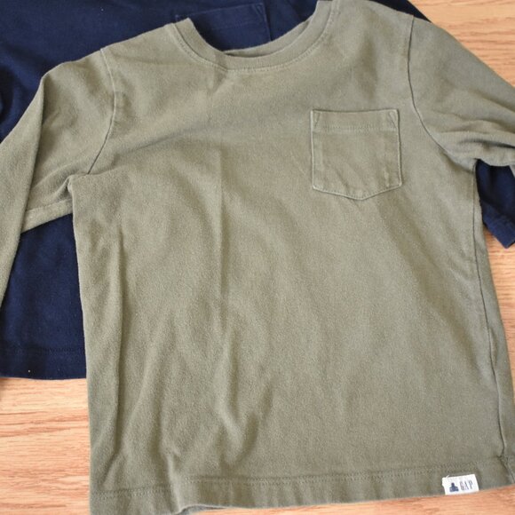 EUC Bundle of 4 Gap Toddler Pocket Long Sleeve Shirts - Picture 9 of 10
